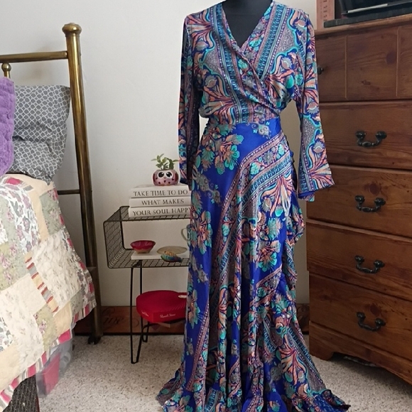 Cienna Dresses & Skirts - Floral Blue Maxi Dress Tying Around The Waist To Control Cleavage Coverage.